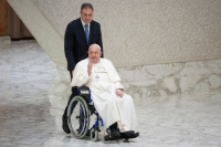 Difundieron un nuevo parte médico del Papa Francisco tras haber sido internado por bronquitis