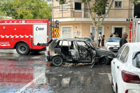 impactante: un auto se prendió fuego en pleno centro de San Juan