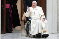 El Papa Francisco sufrió una crisis respiratoria y hay que esperar 24 horas para saber las consecuencias