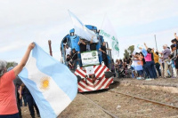 El regreso del tren de pasajeros a San Juan convocó a más de 2.000 personas