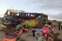 Accidente fatal: choque de colectivos deja al menos 37 víctimas mortales en Bolivia