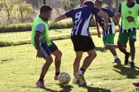 Violento ataque a un hombre en un partido amistoso de fútbol en Rivadavia